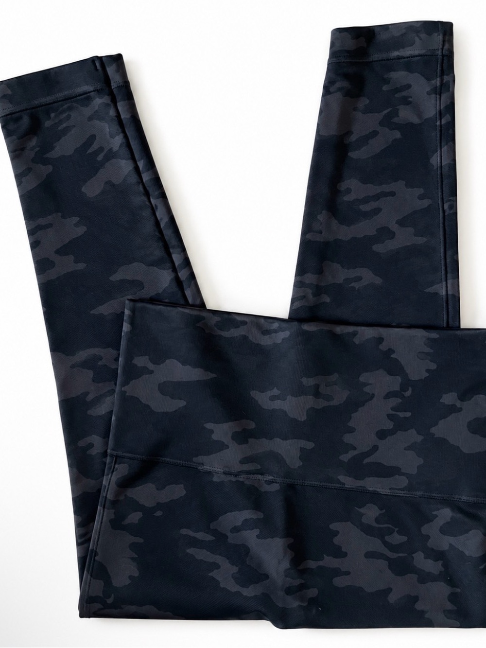 Black Camo High-Rise Cropped Leggings – Size M EUC